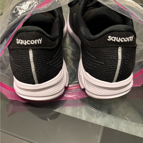 Saucony ladies form fit Black sneakers, - Picture 2 of 7